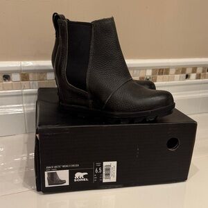 Sorel Joan of Arctic Wedge ll Chelsea Boots w/box